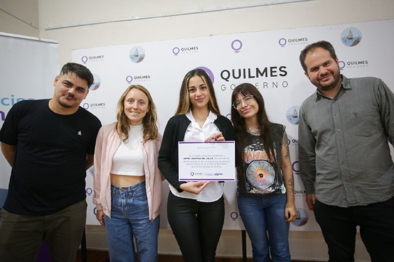 SE REALIZÓ LA ENTREGA DE DIPLOMAS A ESTUDIANTES DE LA EEST Nº 5