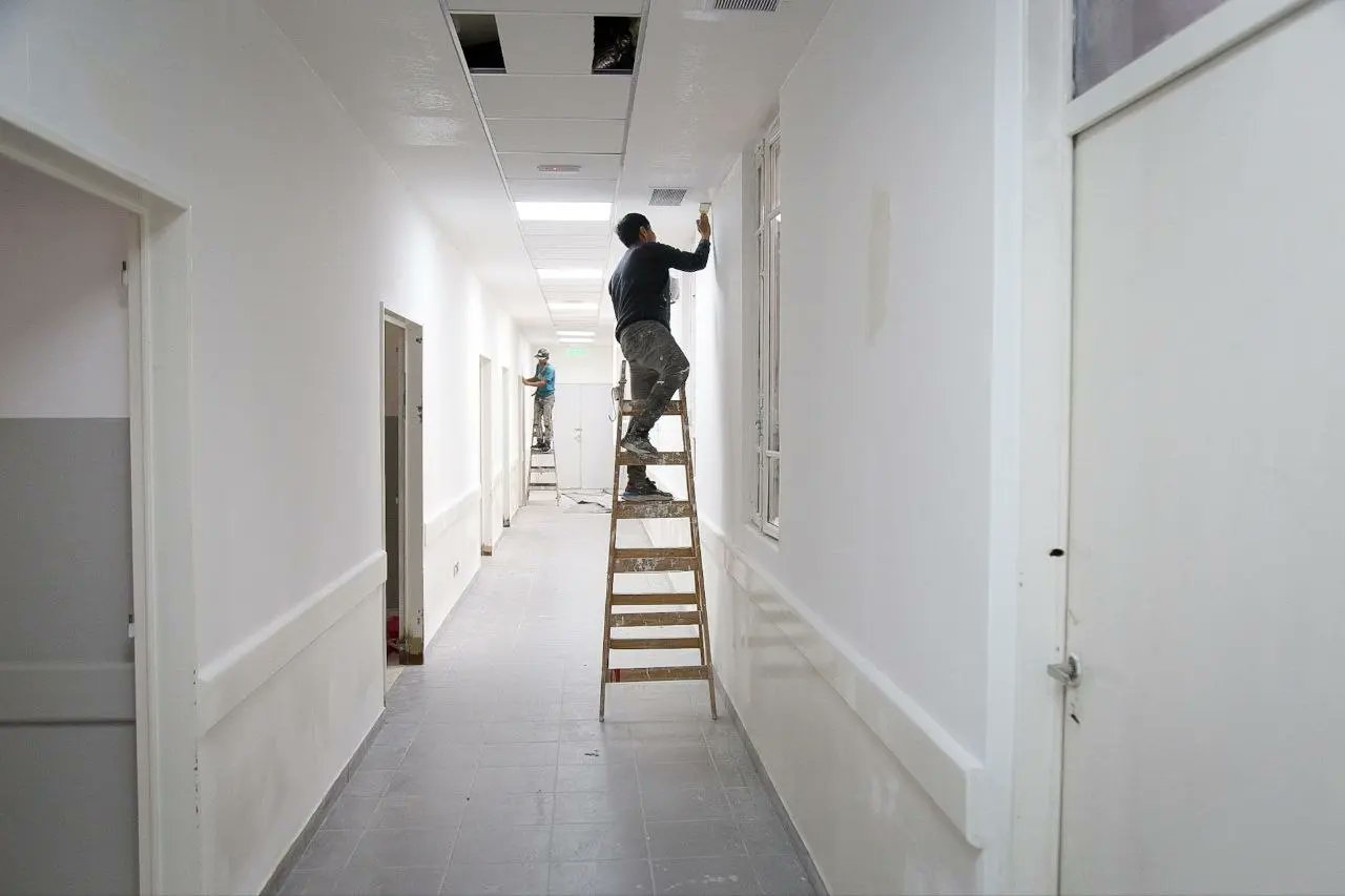 AVANZAN LAS OBRAS EN DISTINTOS SECTORES DE LOS HOSPITALES IRIARTE Y OLLER  