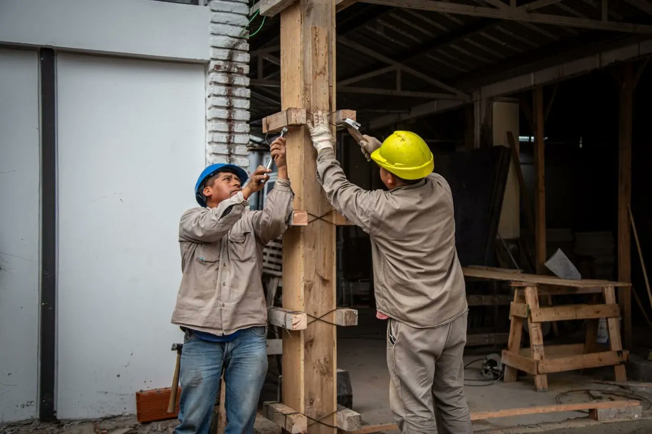 AVANZAN LAS OBRAS EN DISTINTOS SECTORES DE LOS HOSPITALES IRIARTE Y OLLER  