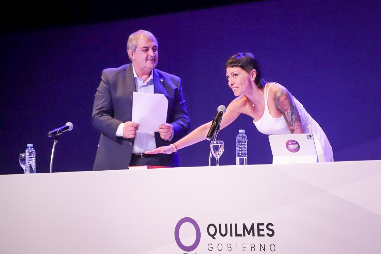 MAYRA MENDOZA REALIZÓ LA JURA COMO JEFA COMUNAL PARA SU SEGUNDO MANDATO