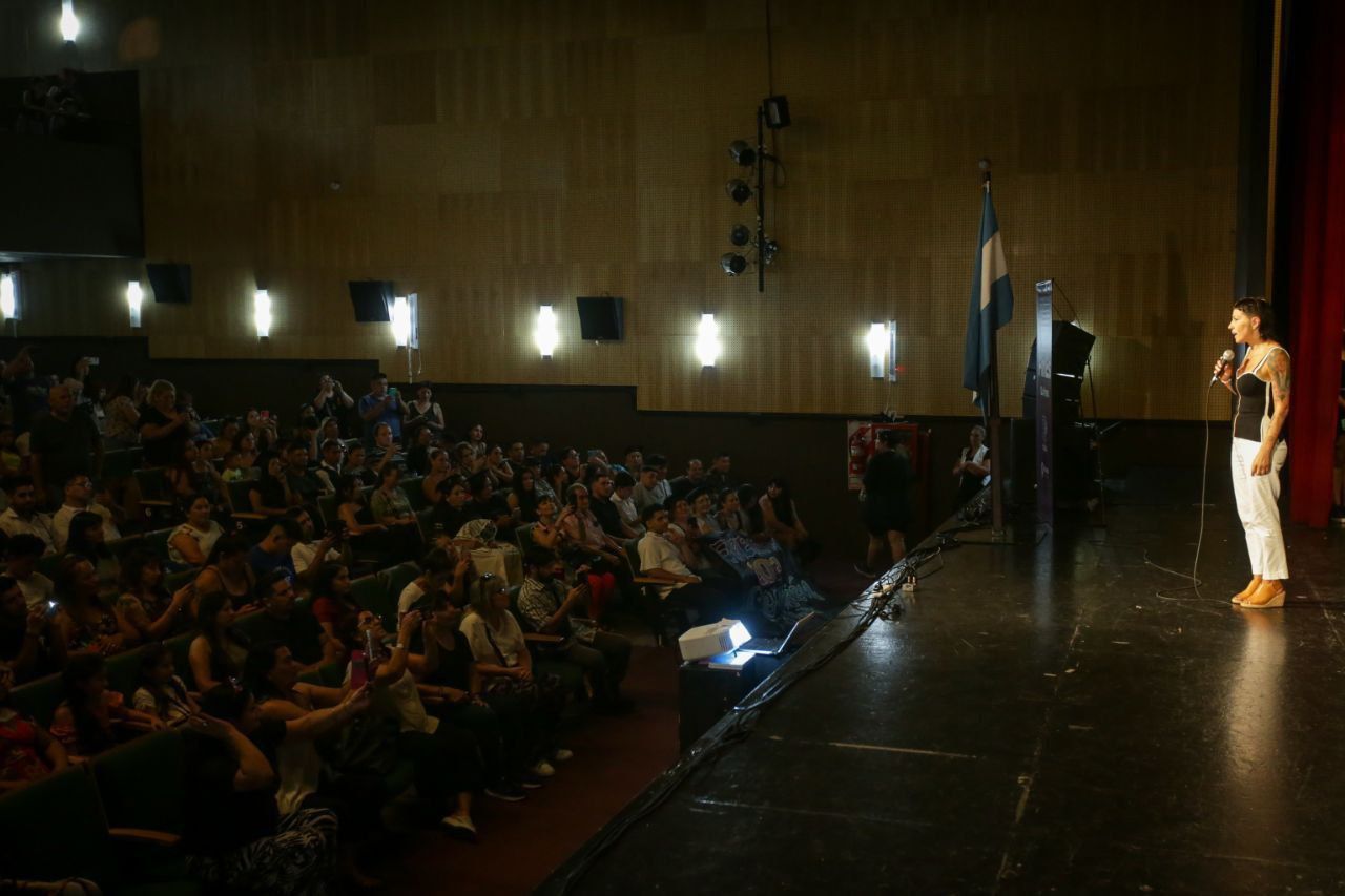 MAYRA EN EL ACTO DE ENTREGA DE DIPLOMAS A LOS EGRESADOS DEL PLAN FINES