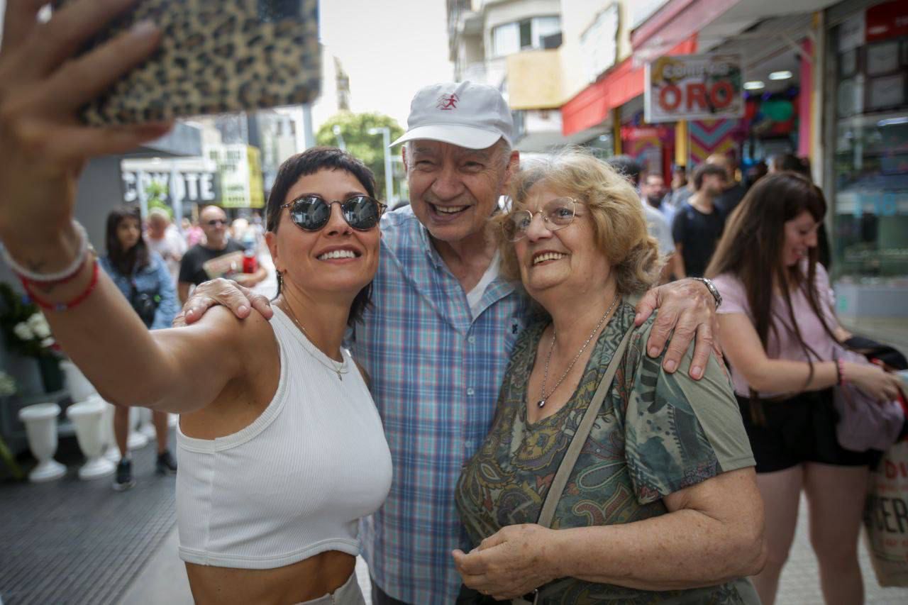 MAYRA DESTACÓ LA RENOVACIÓN DE RIVADAVIA Y CONVERSÓ CON COMERCIANTES