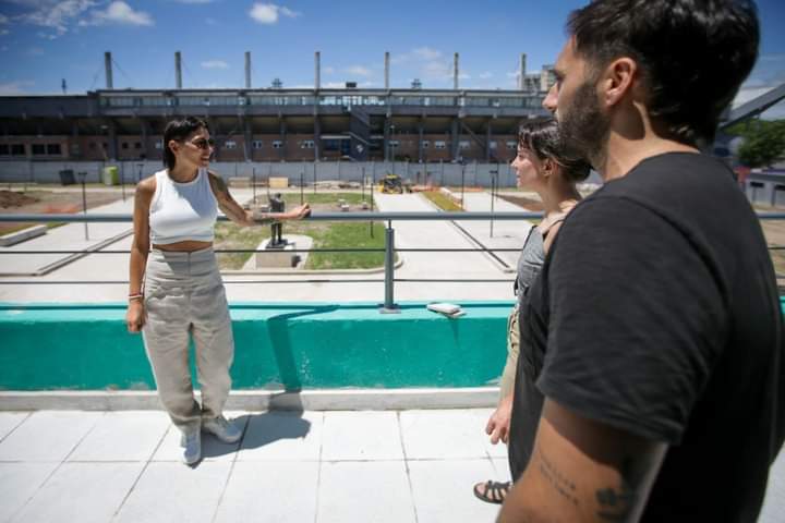 MAYRA VISITÓ EL POLIDEPORTIVO MUNICIPAL Y LAS OBRAS DEL MICROESTADIO 