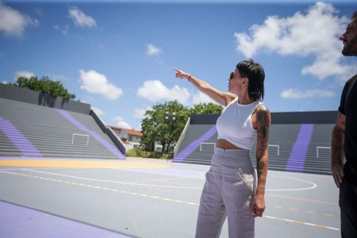 MAYRA VISITÓ EL POLIDEPORTIVO MUNICIPAL Y LAS OBRAS DEL MICROESTADIO 