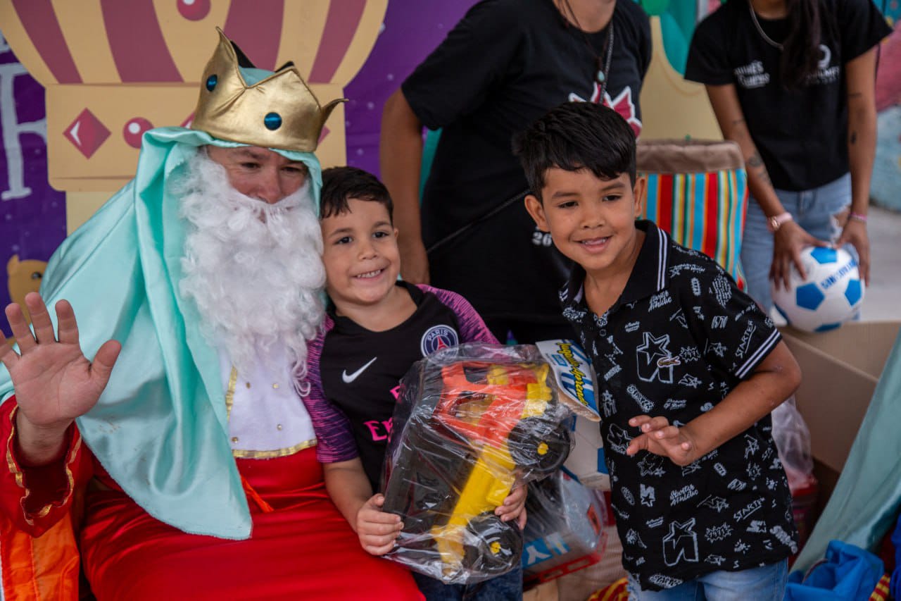 NIÑOS QUILMEÑOS DISFRUTARON DE UNA JORNADA JUNTO A LOS REYES MAGOS