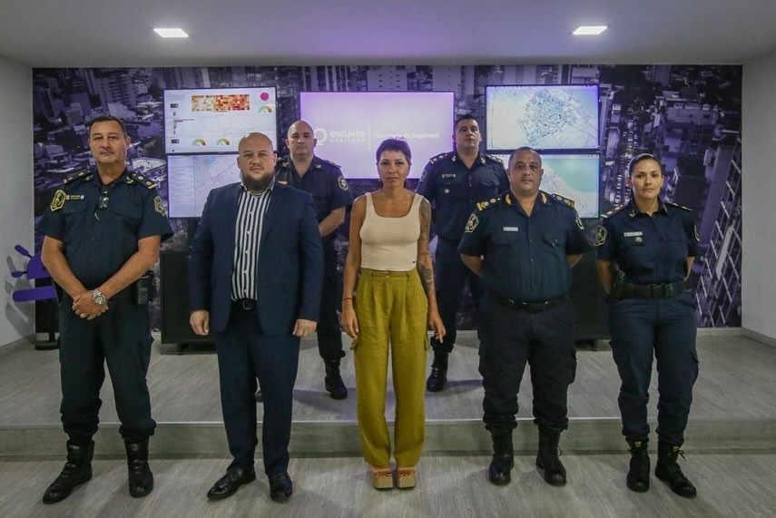 MAYRA CON LAS NUEVAS AUTORIDADES DE LA ESTACIÓN DE POLICÍA QUILMES