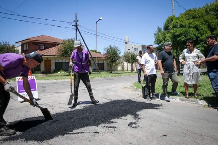 MAYRA SUPERVISÓ TRABAJOS DE BACHEO EN EZPELETA OESTE