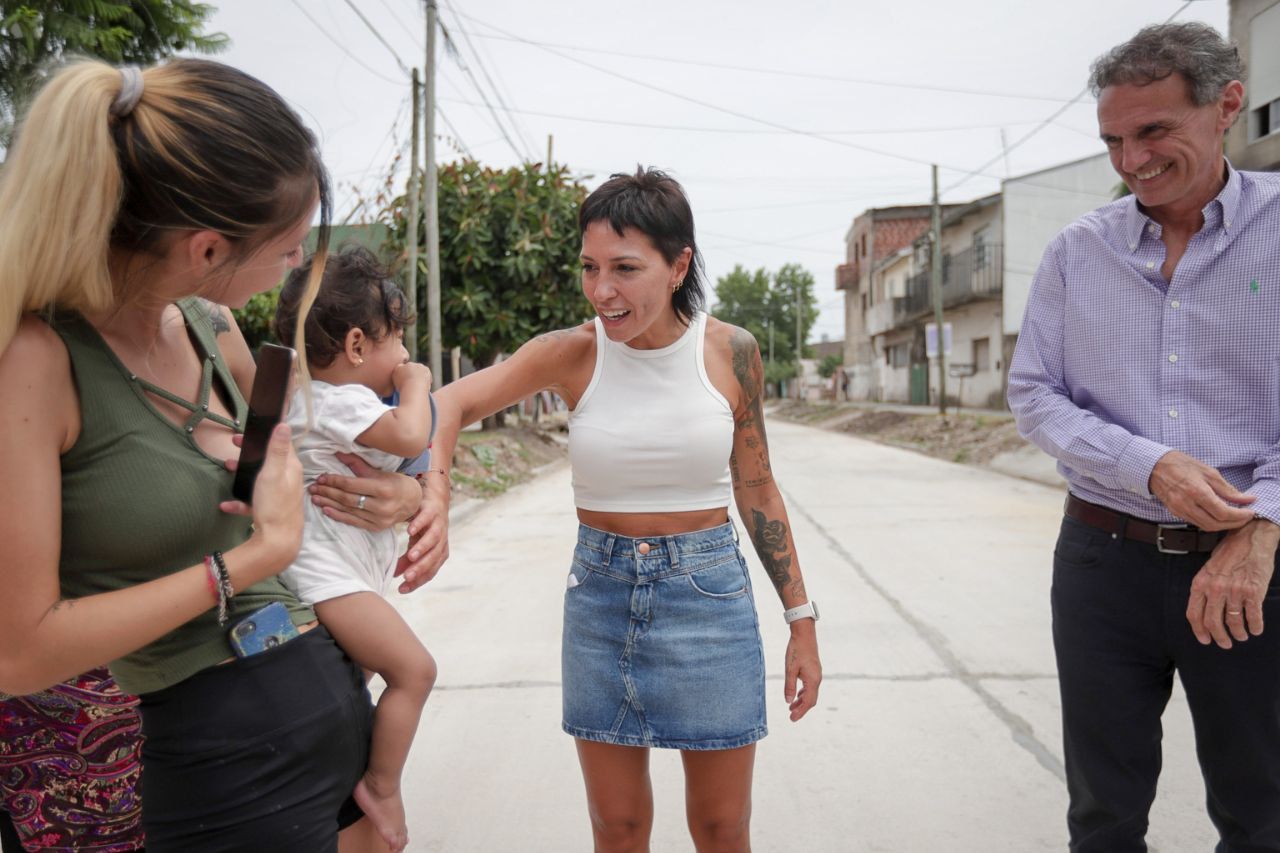 MAYRA Y KATOPODIS RECORRIERON OBRAS DE PAVIMENTO EN EL BARRIO LA UNIÓN 