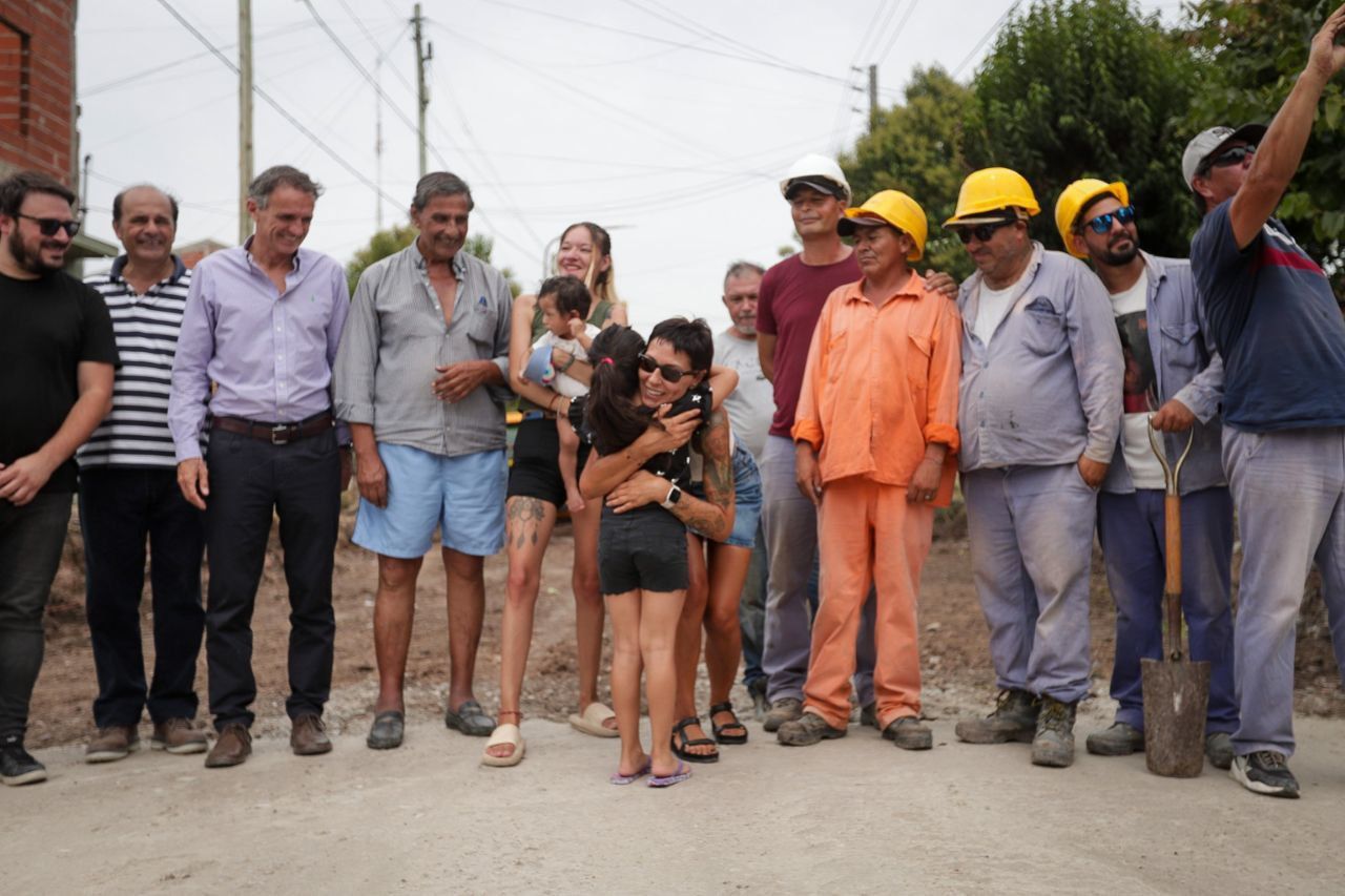 MAYRA Y KATOPODIS RECORRIERON OBRAS DE PAVIMENTO EN EL BARRIO LA UNIÓN 