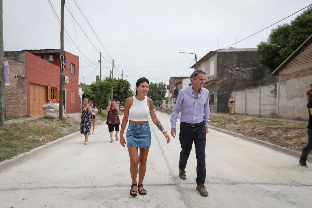 MAYRA Y KATOPODIS RECORRIERON OBRAS DE PAVIMENTO EN EL BARRIO LA UNIÓN 