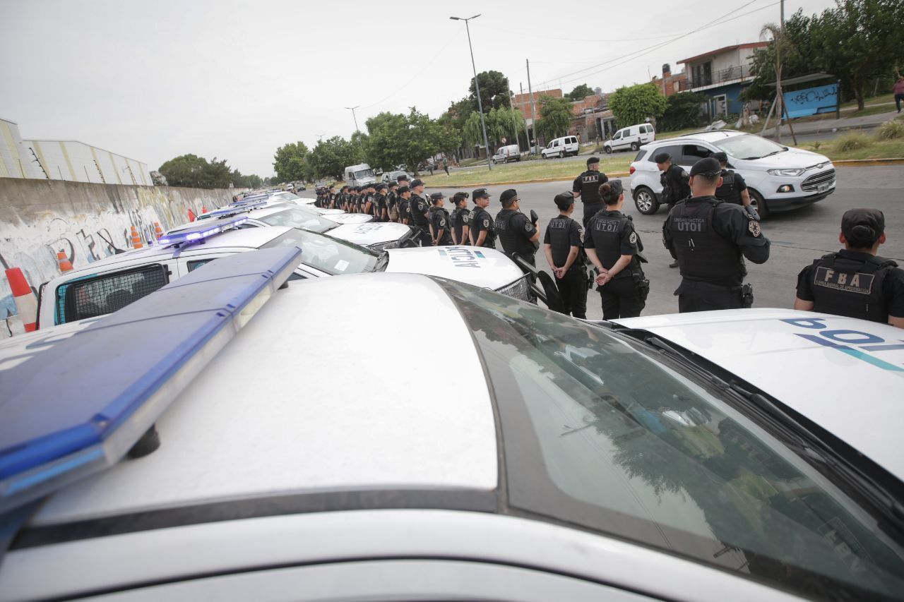  MAYRA Y JULIÁN ÁLVAREZ EN UN MEGAOPERATIVO DE SATURACIÓN VEHICULAR 