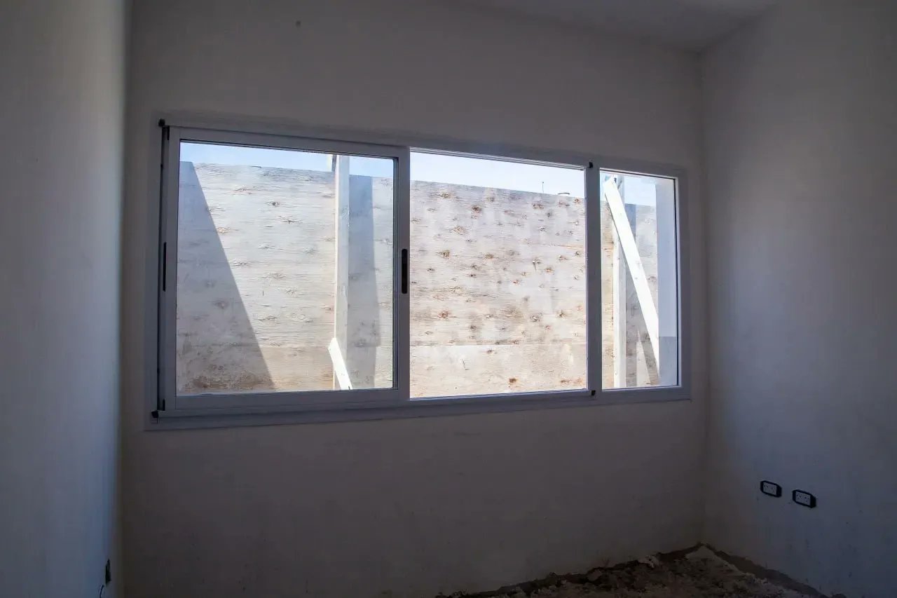 AVANZA LA CONSTRUCCIÓN DE LAS NUEVAS DEPENDENCIAS EN LA EES Nº 57 DE SOLANO