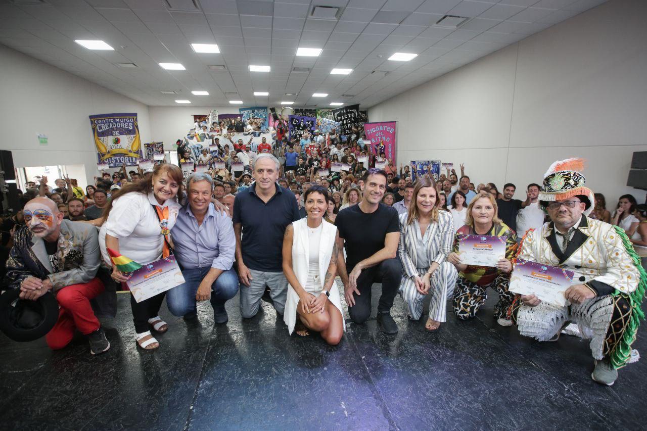 MAYRA EN EL RECONOCIMIENTO AL FUNDADOR DE LA MURGA LOS SOÑADORES DE QUILMES