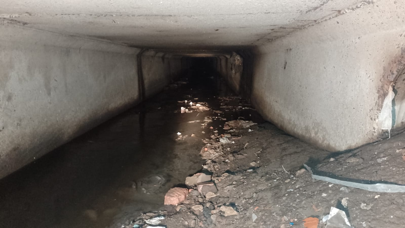 LA COMUNA INTENSIFICÓ LAS TAREAS DE DESOBSTRUCCIÓN DE DESAGÜES EN EZPELETA 