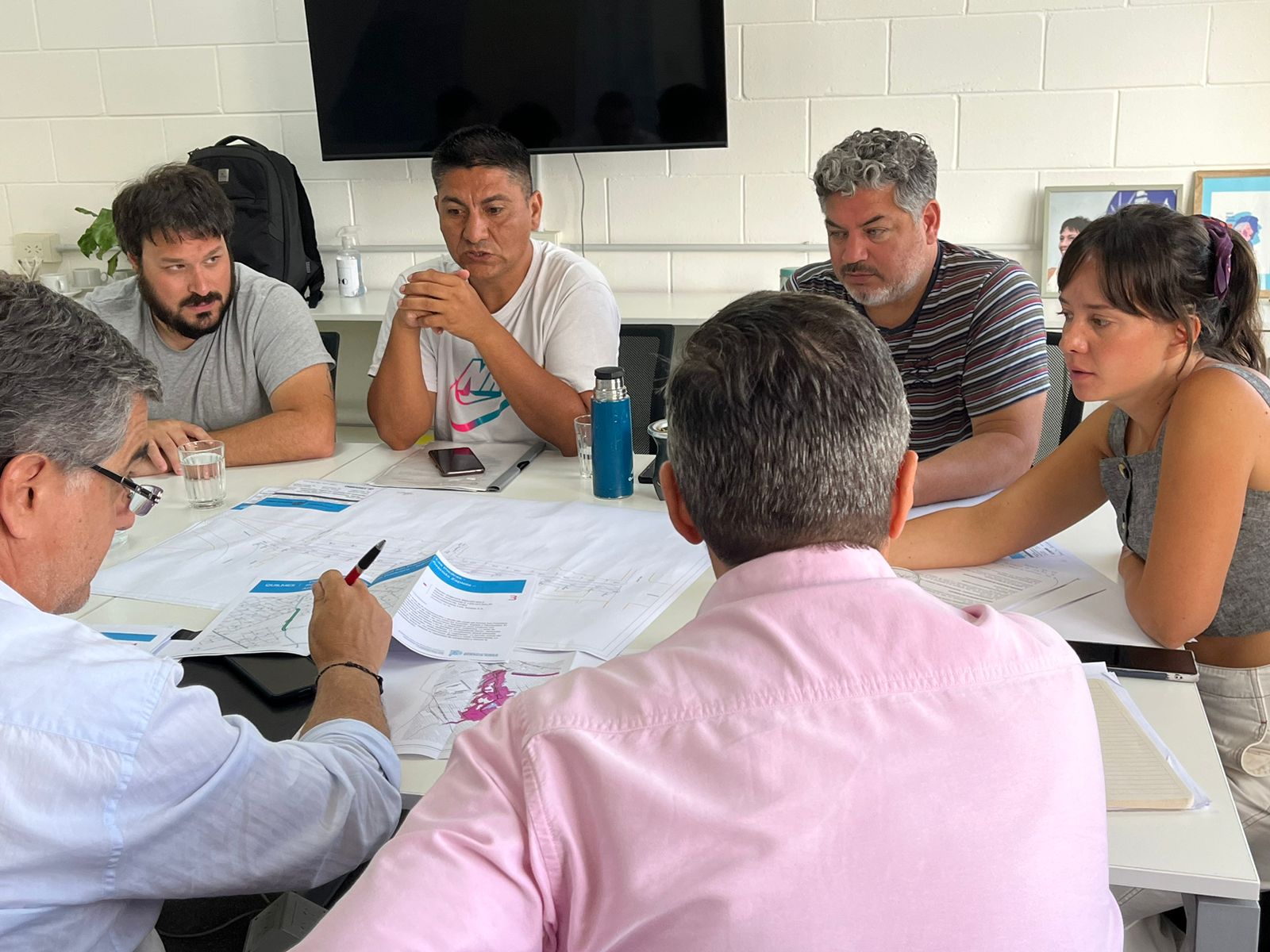 FUNCIONARIOS LOCALES JUNTO AL SUBSECRETARIO DE RECURSOS HÍDRICO BONAERENSE