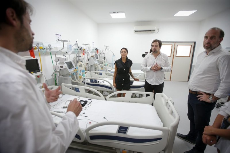 MAYRA Y KREPLAK INAUGURARON REFACCIONES EN EL HOSPITAL OLLER DE SOLANO