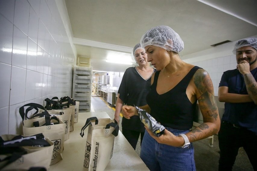 MAYRA RECORRIÓ LA EMPRESA TEMFLOR Y DIALOGÓ CON LAS Y LOS TRABAJADORES