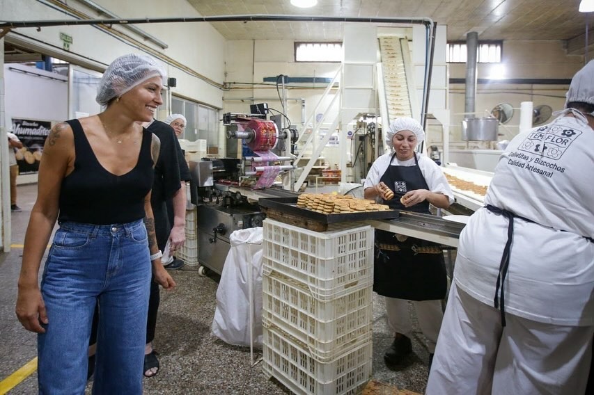 MAYRA RECORRIÓ LA EMPRESA TEMFLOR Y DIALOGÓ CON LAS Y LOS TRABAJADORES