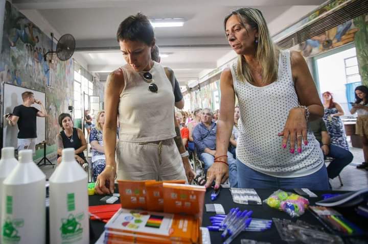 MAYRA ENTREGÓ ÚTILES ESCOLARES PARA ALUMNOS Y ALUMNAS DE ESCUELAS PRIMARIAS