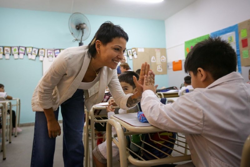 MAYRA EN EL INICIO DEL CICLO LECTIVO 2024 DE LA ESCUELA EGB Nº82