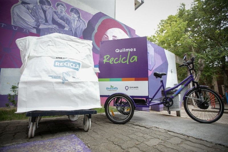 MAYRA ENTREGÓ ELEMENTOS DE TRABAJO A RECICLADORES  