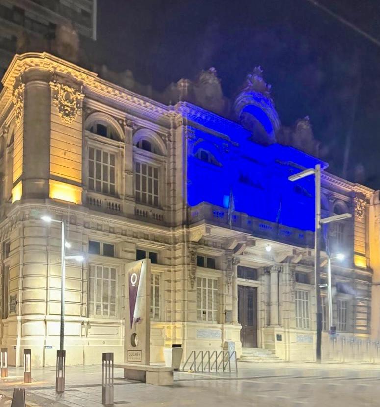 2 DE ABRIL: LA CASA DE LAS CULTURAS SE ILUMINÓ DE AZUL