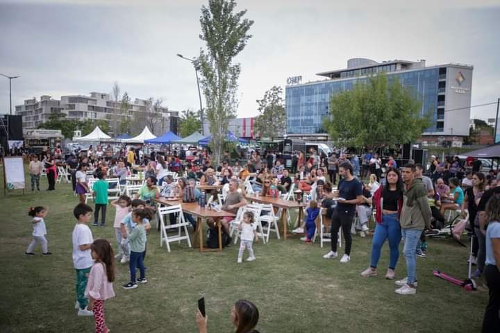 MAYRA JUNTO A MILES DE VECINOS EN NUEVA EDICIÓN DEL FESTIVAL DE LA CERVEZA