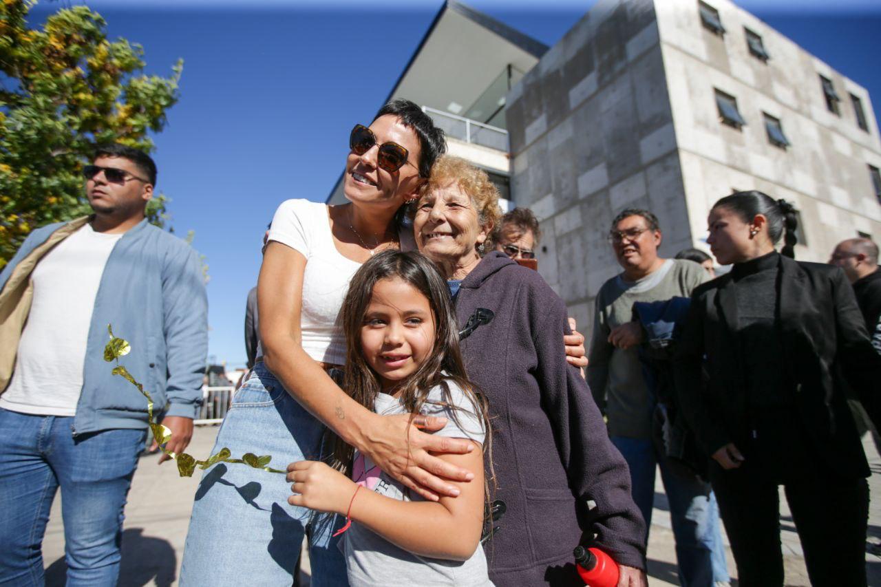 MAYRA MENDOZA Y KICILLOF INAUGURARON EL EDIFICIO DEL ISFDT Nº 83 DE SOLANO