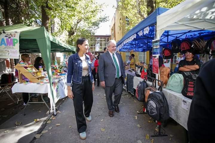 MAYRA EN LA FERIA DE LA ECONOMÍA POPULAR, SOCIAL Y SOLIDARIA EN LA UNQ