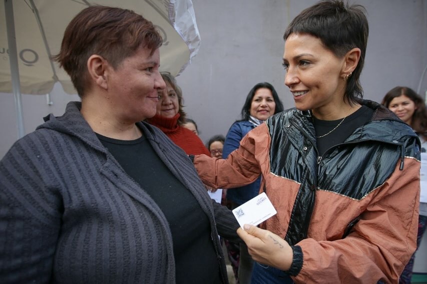 MAYRA PRESENTÓ LA TARJETA “SOMOS QUILMES SOLIDARIA” PARA PUNTOS SOLIDARIOS
