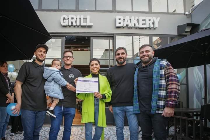 MAYRA PARTICIPÓ DE LA INAUGURACIÓN DE UN NUEVO LOCAL GASTRONÓMICO