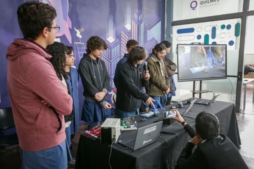 EL MUNICIPIO ENTREGÓ KITS DE ROBÓTICA PARA ESCUELAS TÉCNICAS DEL DISTRITO