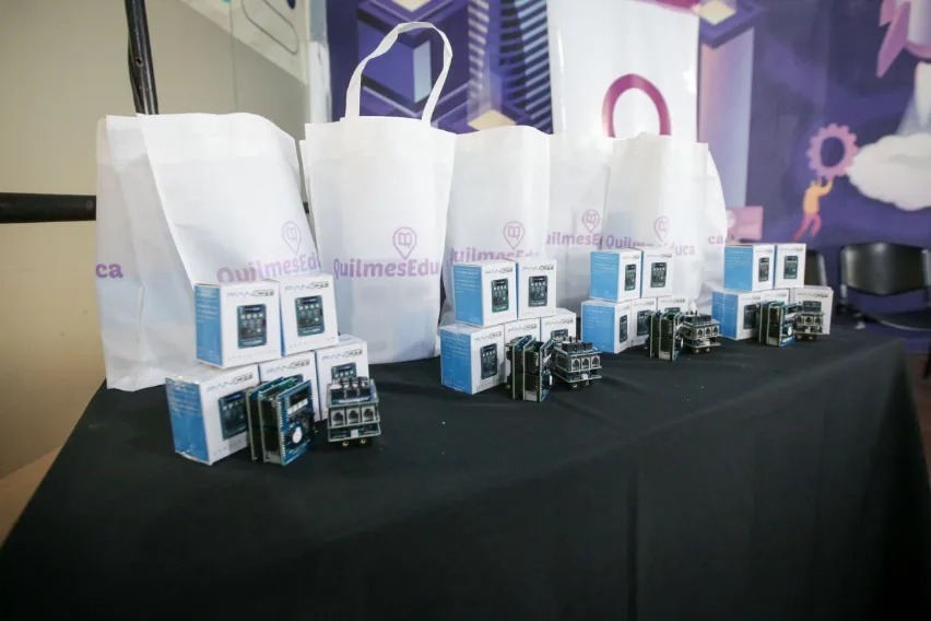 EL MUNICIPIO ENTREGÓ KITS DE ROBÓTICA PARA ESCUELAS TÉCNICAS DEL DISTRITO