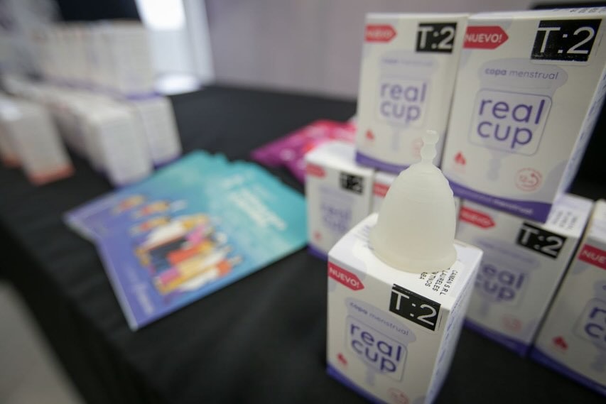 MAYRA RECIBIÓ 1.000 COPAS MENSTRUALES POR PARTE DEL GOBIERNO PROVINCIAL 