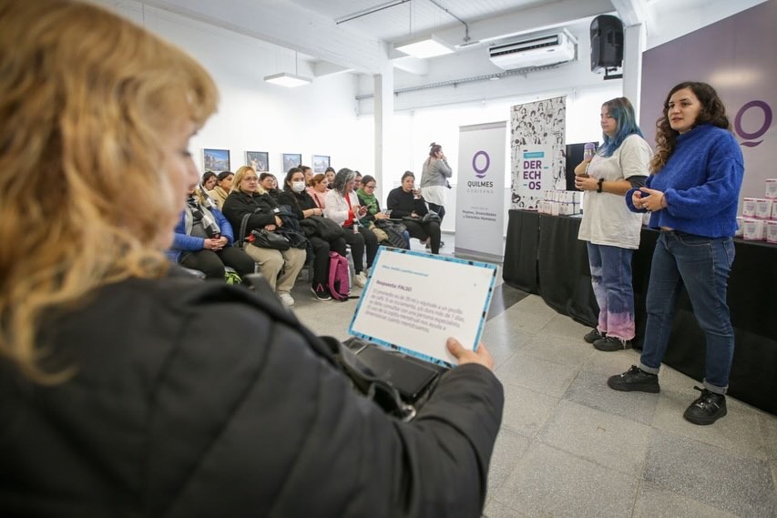MAYRA RECIBIÓ 1.000 COPAS MENSTRUALES POR PARTE DEL GOBIERNO PROVINCIAL 