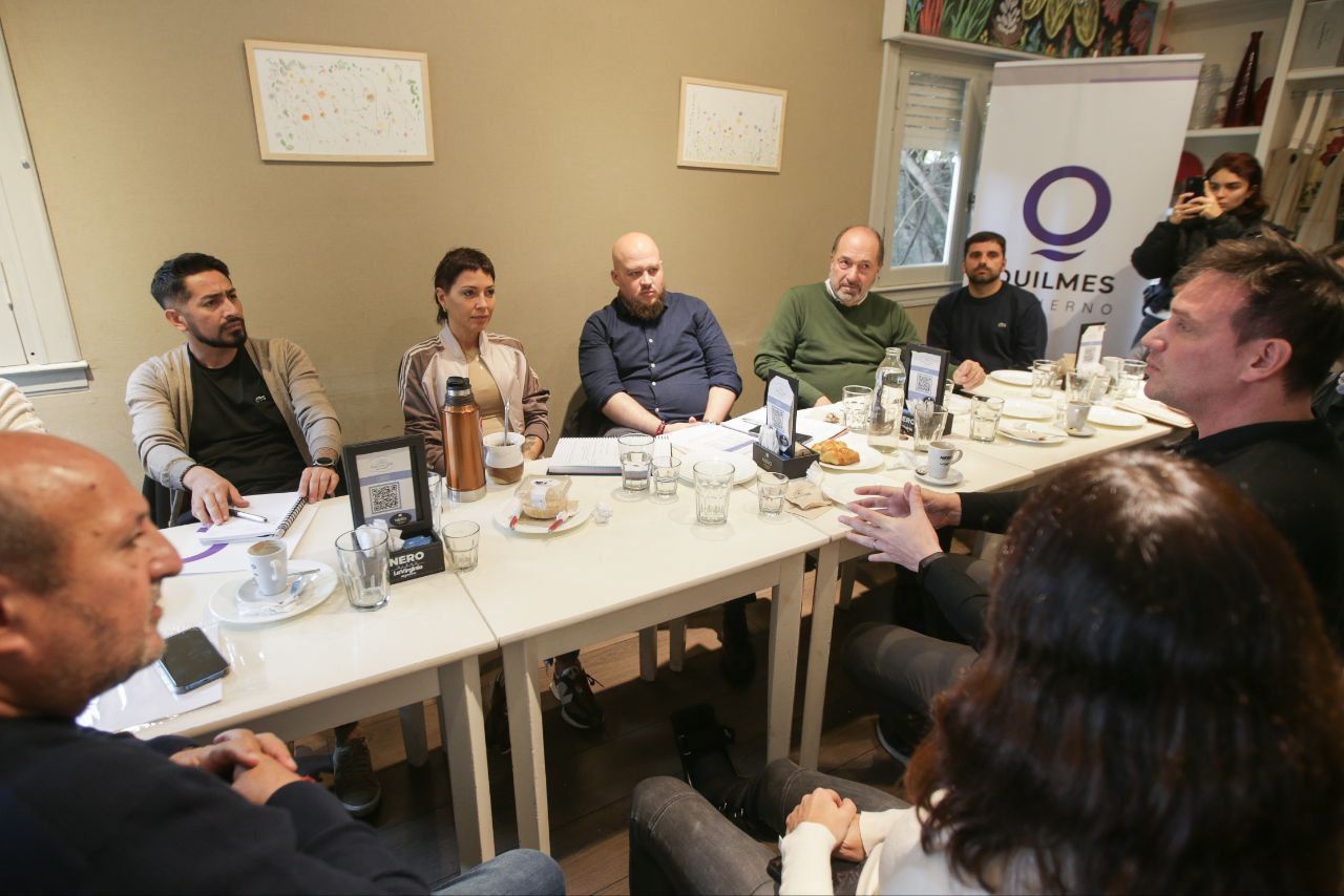 MAYRA JUNTO A COMERCIANTES ARTICULANDO ACCIONES TRAS LA CAÍDA DEL CONSUMO