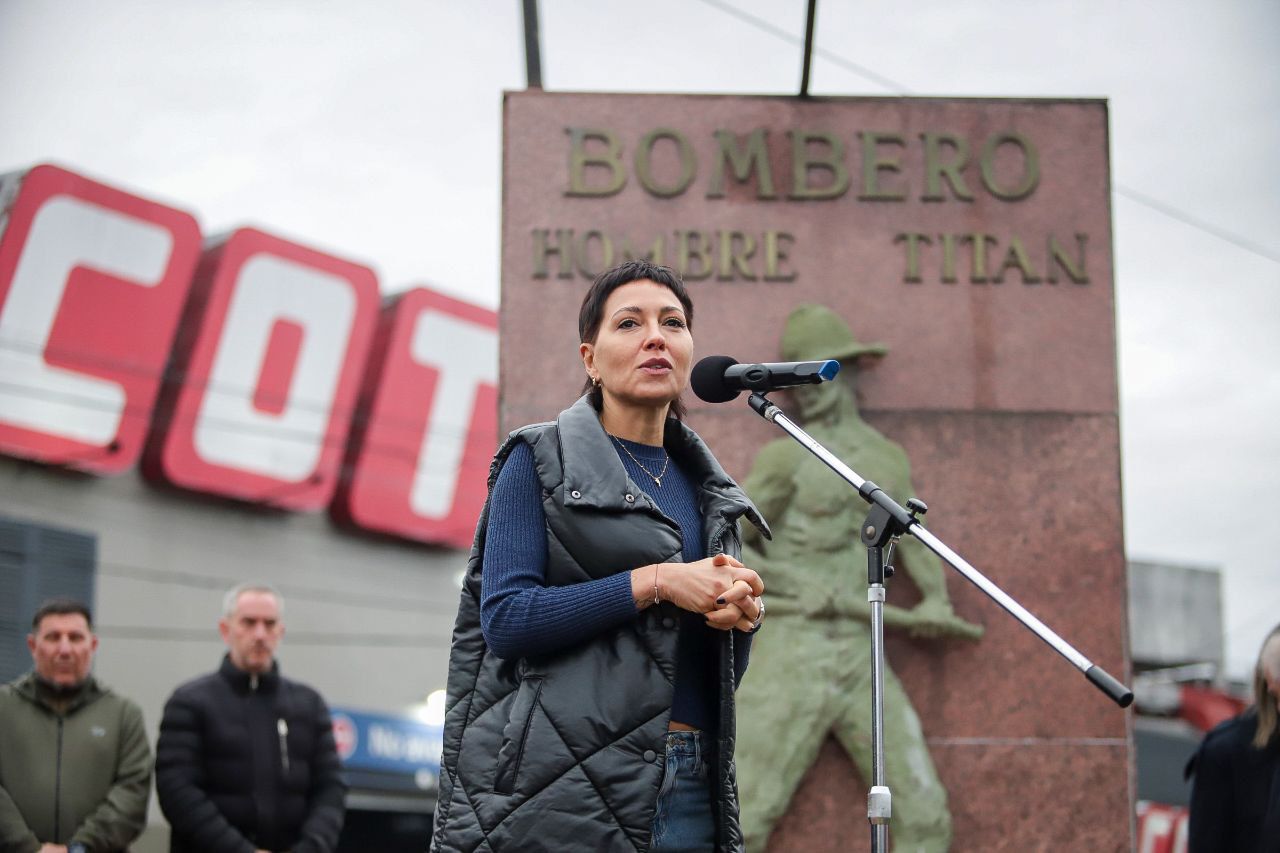 MAYRA EN LA CELEBRACIÓN POR EL DÍA DE LA BOMBERA Y DEL BOMBERO VOLUNTARIO