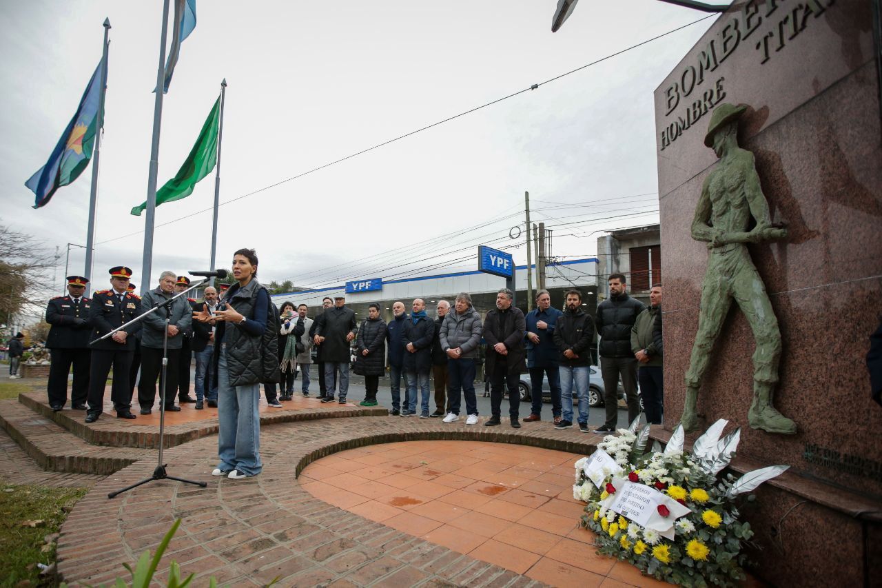 MAYRA EN LA CELEBRACIÓN POR EL DÍA DE LA BOMBERA Y DEL BOMBERO VOLUNTARIO