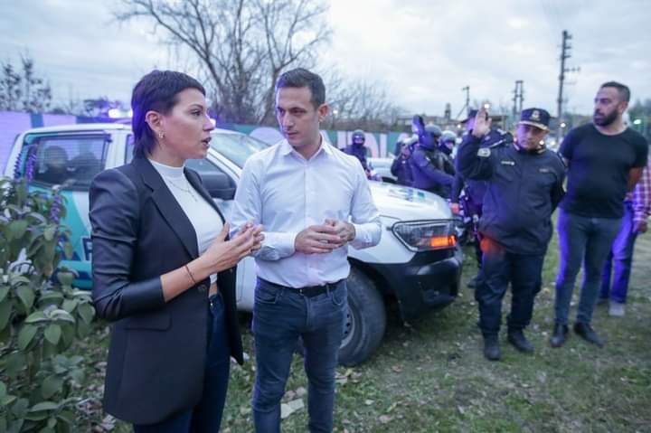 MAYRA Y ÁLVAREZ EN UN NUEVO OPERATIVO DE SEGURIDAD EN CONJUNTO 
