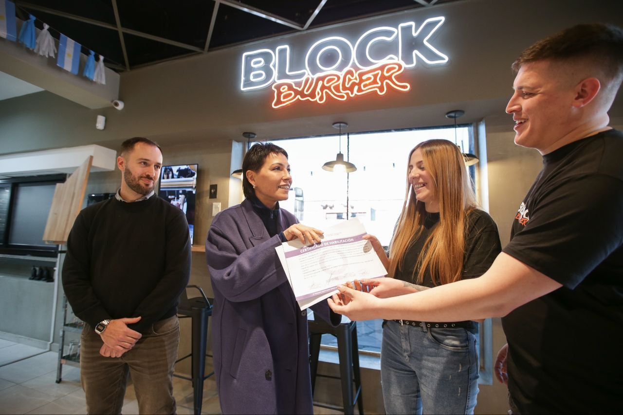 MAYRA OTORGÓ LA HABILITACIÓN A LA NUEVA HAMBURGUESERÍA BLOCK BURGUER 