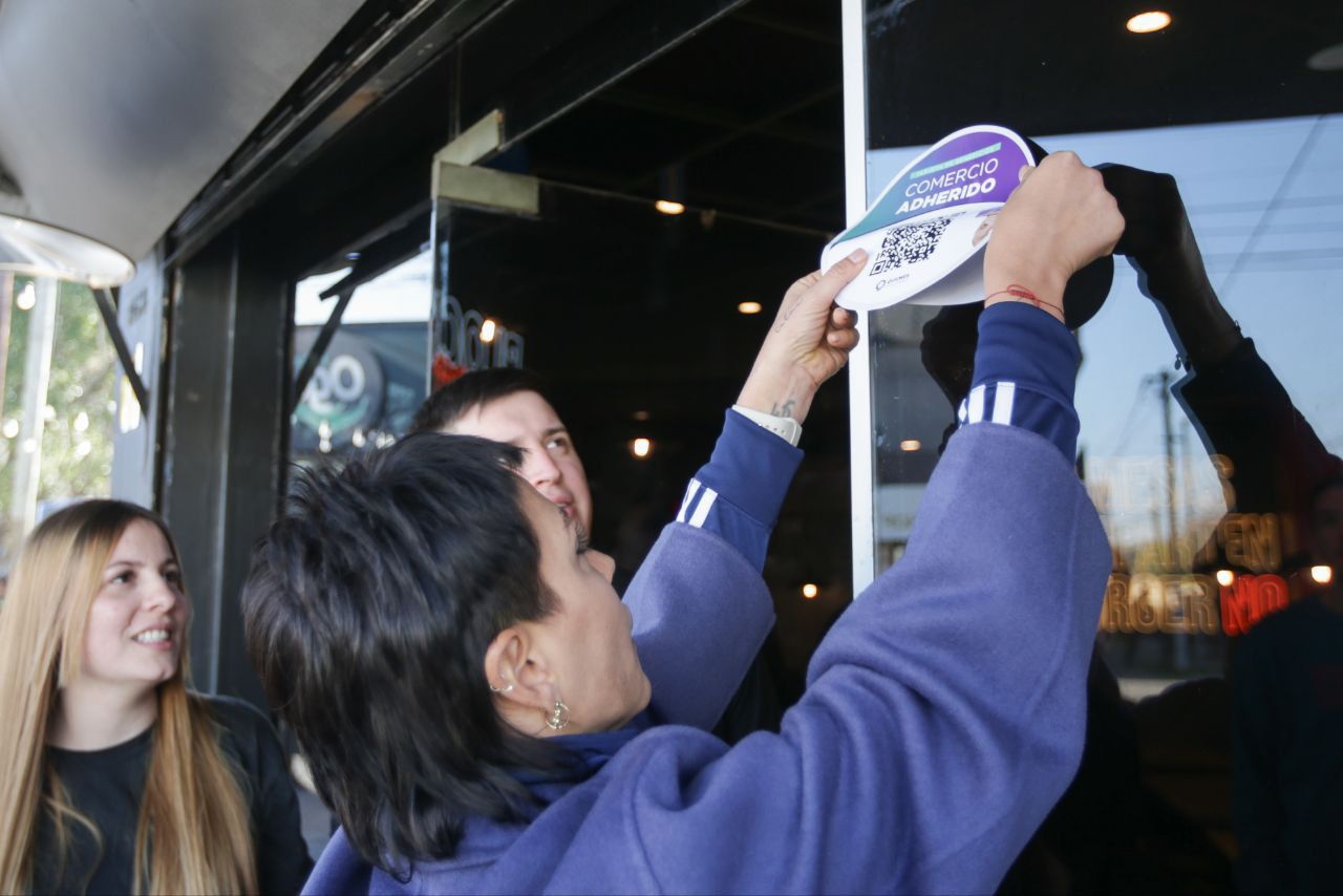 MAYRA OTORGÓ LA HABILITACIÓN A LA NUEVA HAMBURGUESERÍA BLOCK BURGUER 