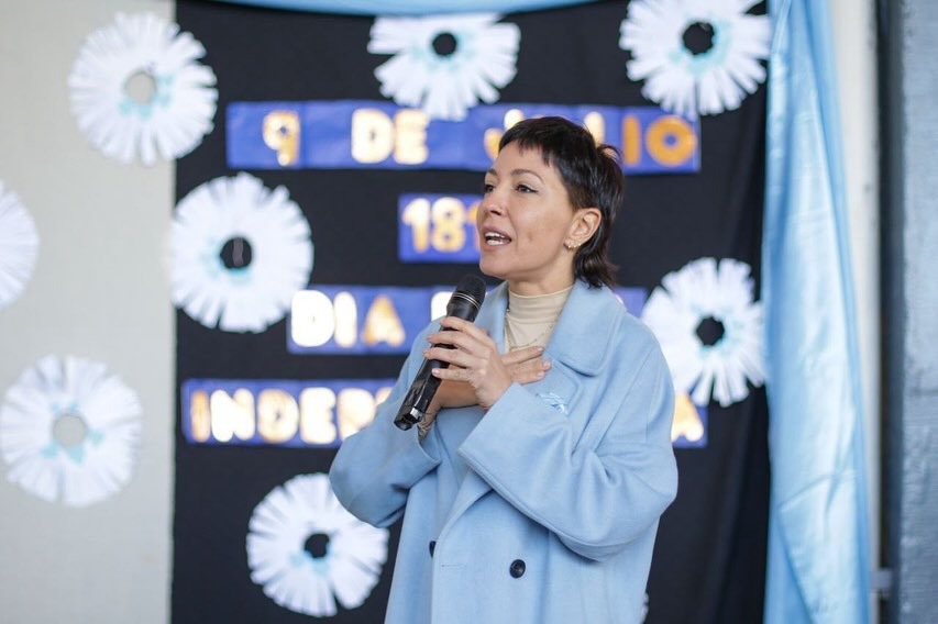 MAYRA EN LA ESCUELA PRIMARIA 71º EN EL ACTO DEL DÍA DE LA INDEPENDENCIA 