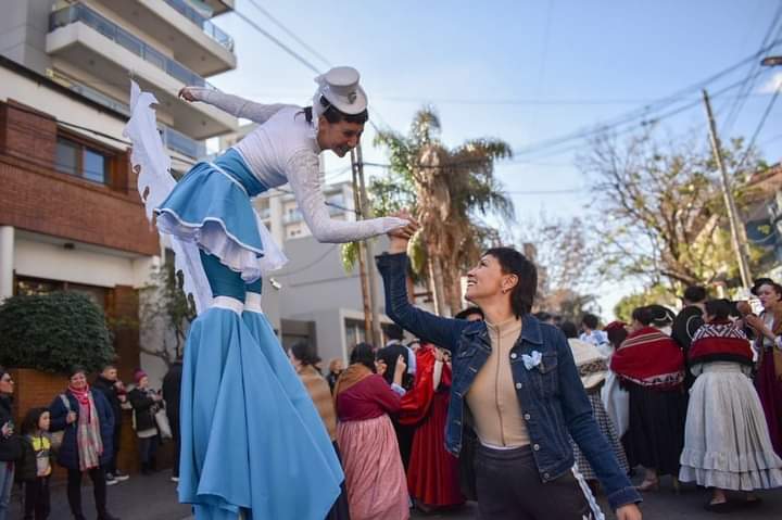 MAYRA ESTUVO EN LA EXITOSA INICIATIVA “PASEO PATRIO EN LA CALLE”