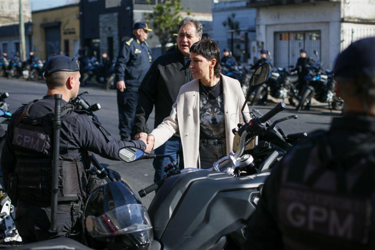    MAYRA Y ALONSO EN LA NUEVA BASE DEL GRUPO DE PREVENCIÓN MOTORIZADA 