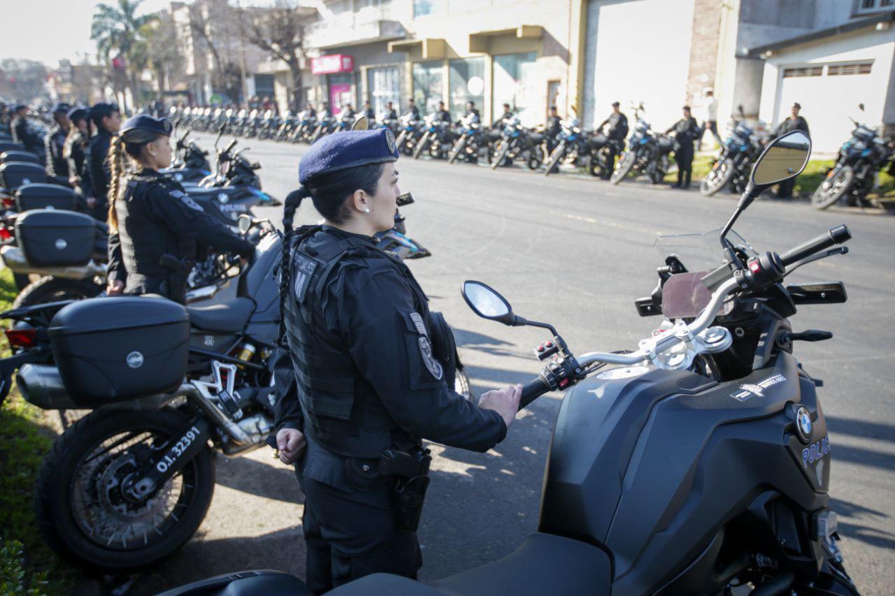    MAYRA Y ALONSO EN LA NUEVA BASE DEL GRUPO DE PREVENCIÓN MOTORIZADA 