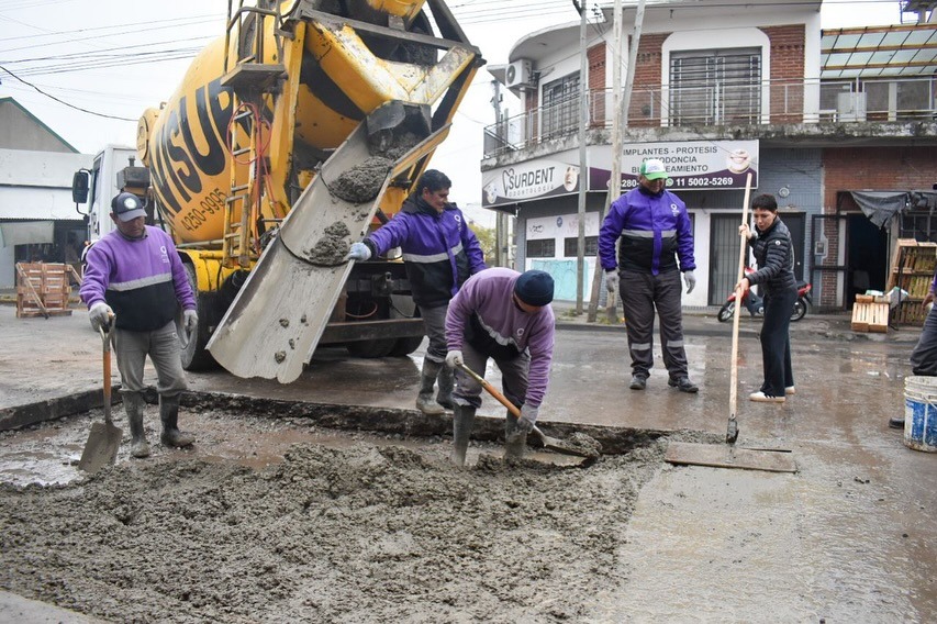 MAYRA SUPERVISÓ NUEVAS OBRAS DE BACHEO EN QUILMES OESTE