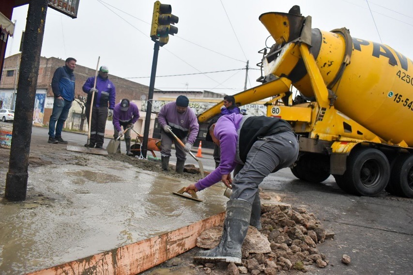 MAYRA SUPERVISÓ NUEVAS OBRAS DE BACHEO EN QUILMES OESTE