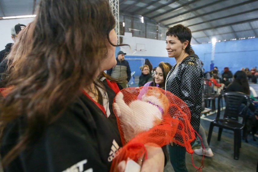 MAYRA EN UN MEGAOPERATIVO DE CASTRACIÓN Y VACUNACIÓN DE ANIMALES EN SOLANO