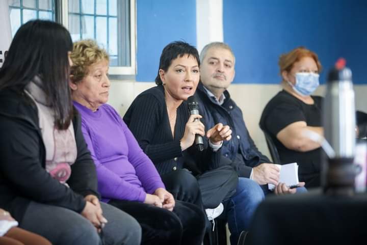 MAYRA DIALOGÓ CON VECINOS EN UN NUEVO ENCUENTRO "MATE Y DEBATE"