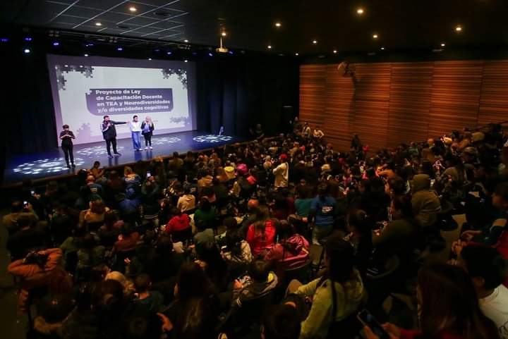PRESENTARON EL PROYECTO DE CAPACITACIÓN DOCENTE OBLIGATORIA EN TEA 